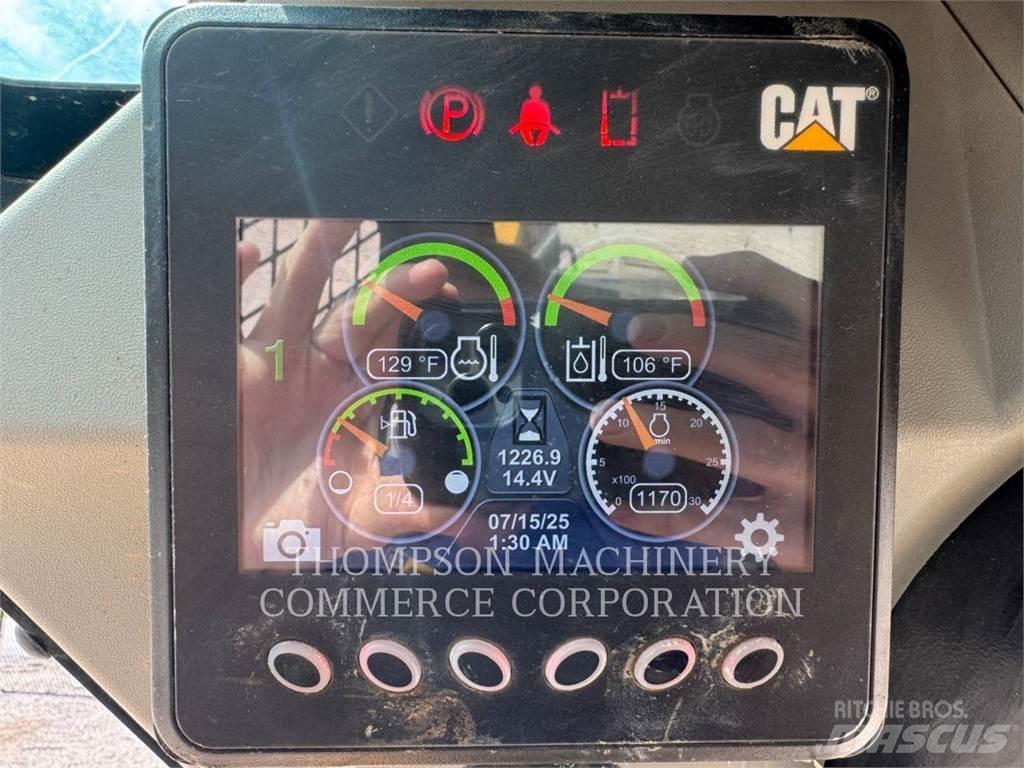CAT 259D3 Гусеничні вантажники