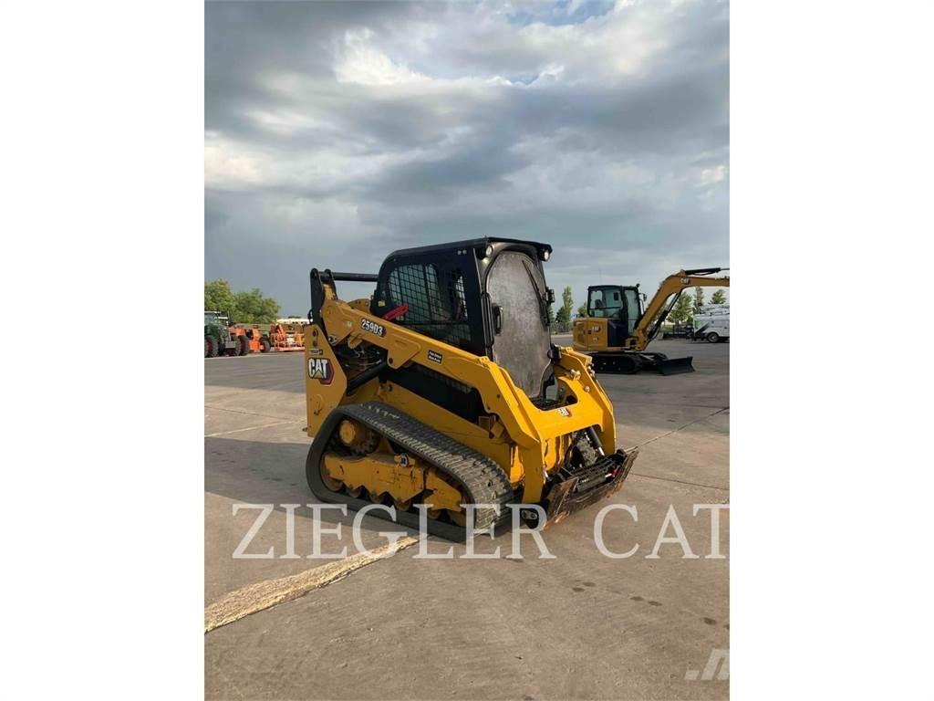 CAT 259D3 Гусеничні вантажники
