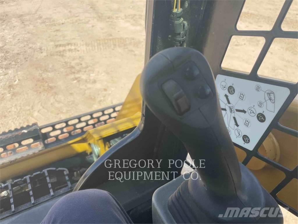 CAT 259D3 Гусеничні вантажники