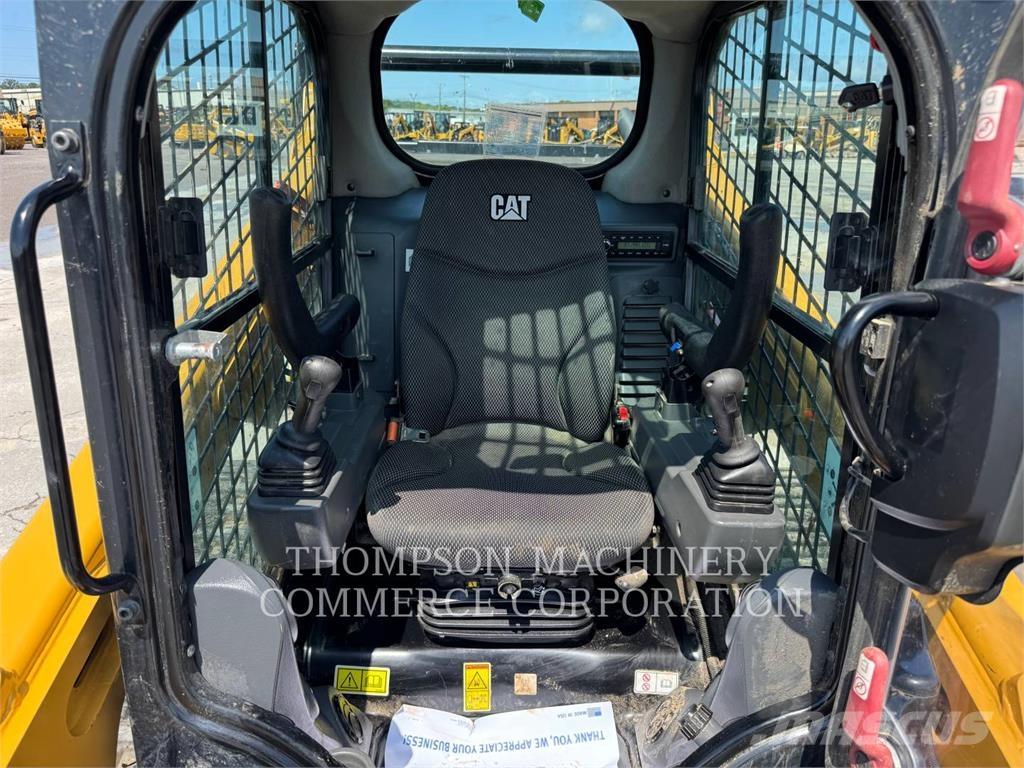 CAT 259D3 Гусеничні вантажники