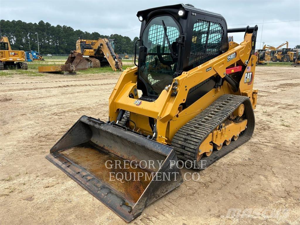 CAT 259D3 Гусеничні вантажники