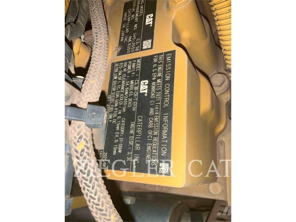 CAT 259D3 Гусеничні вантажники