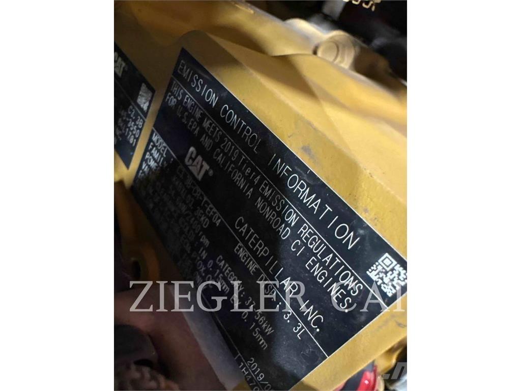 CAT 259D3 Гусеничні вантажники