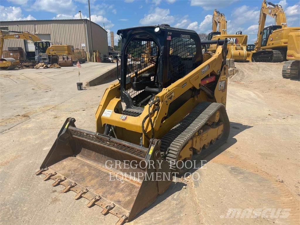 CAT 259D3 Гусеничні вантажники