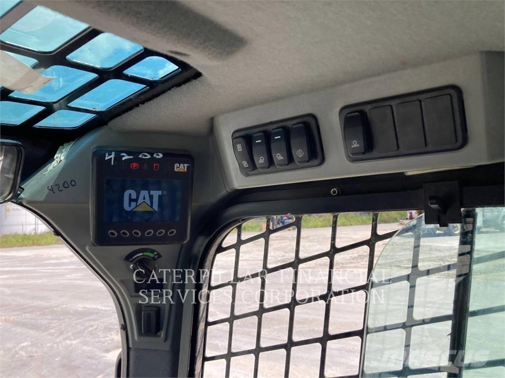 CAT 259D3 Гусеничні вантажники
