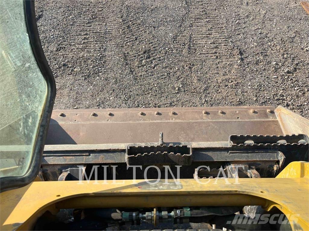 CAT 259D3 Гусеничні вантажники