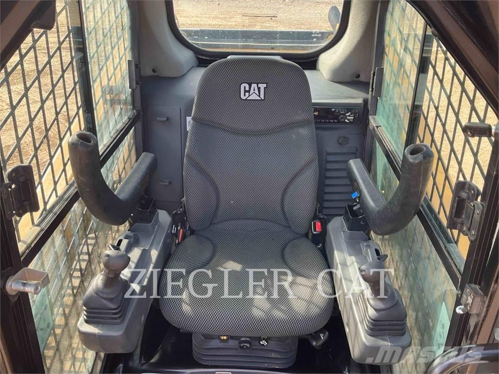 CAT 259D3 Гусеничні вантажники