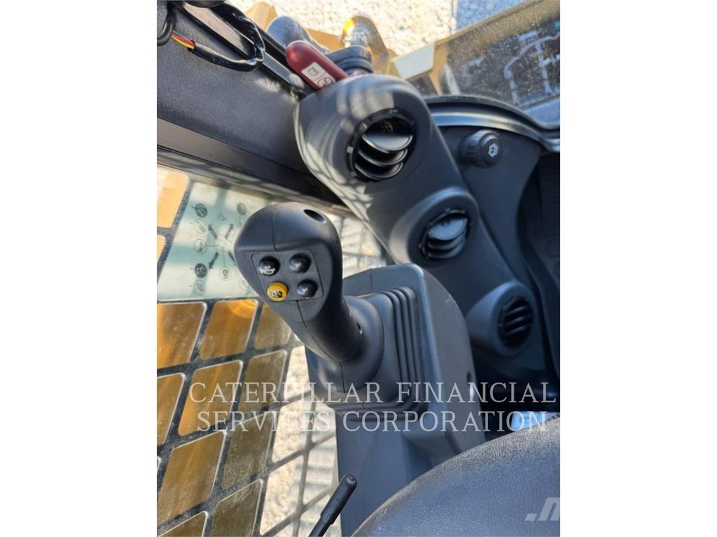 CAT 259D3 Гусеничні вантажники