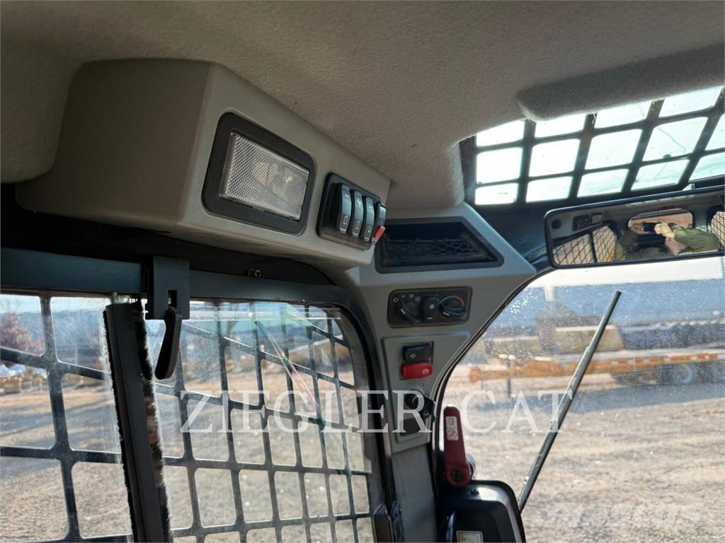 CAT 259D3 Гусеничні вантажники