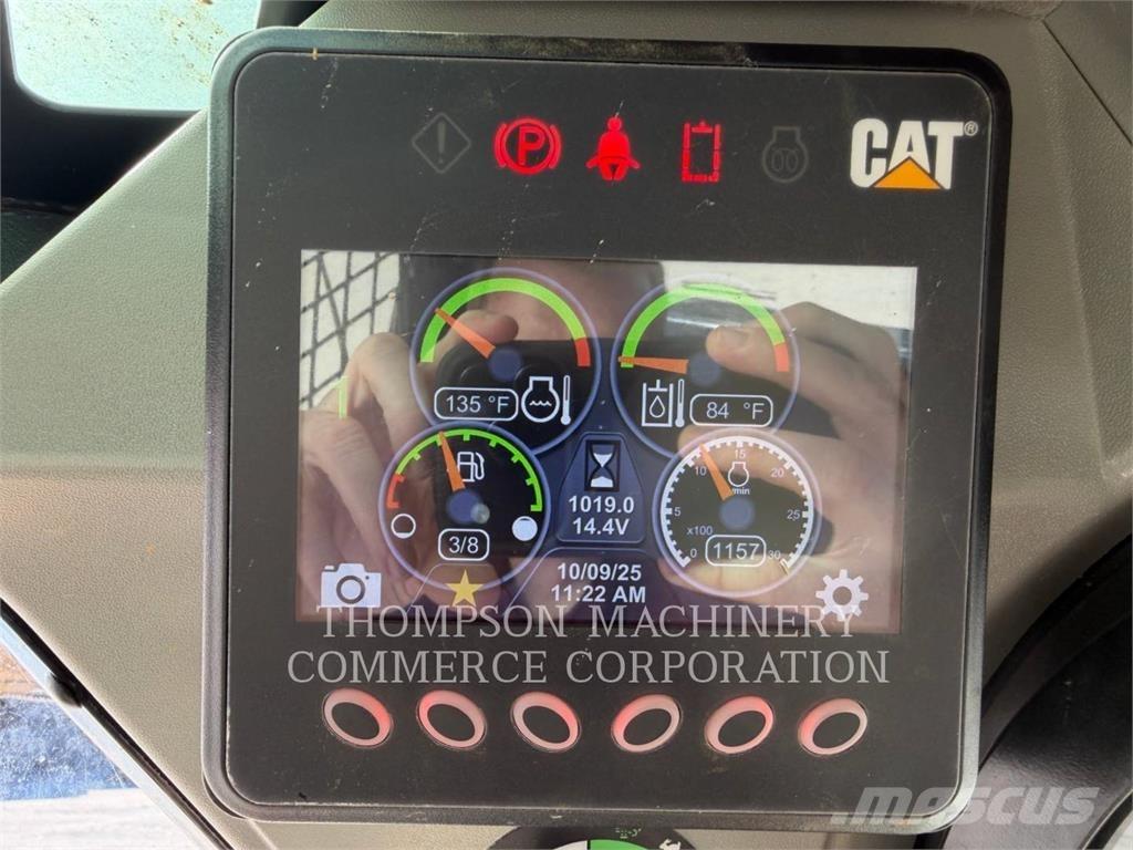 CAT 259D3 Гусеничні вантажники