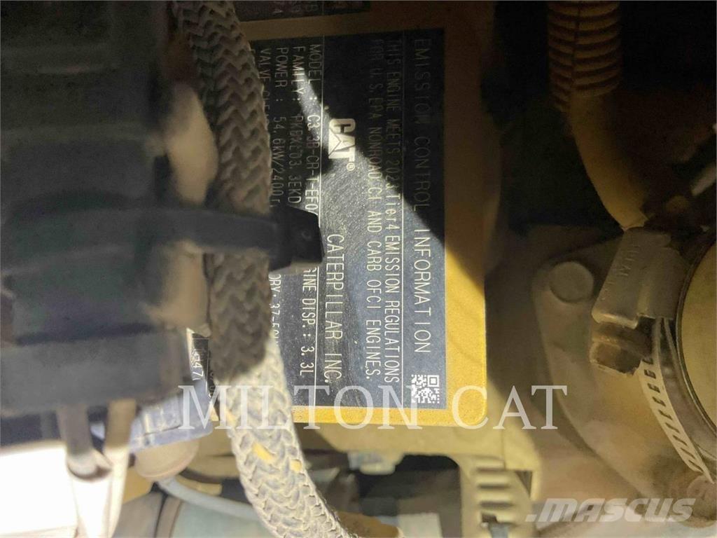 CAT 259D3 Гусеничні вантажники