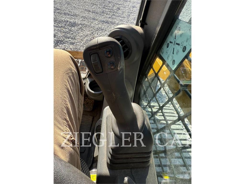 CAT 259D3 Гусеничні вантажники