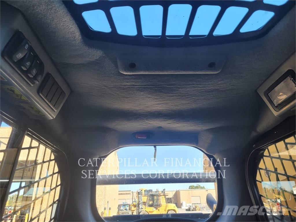 CAT 259D3 Гусеничні вантажники