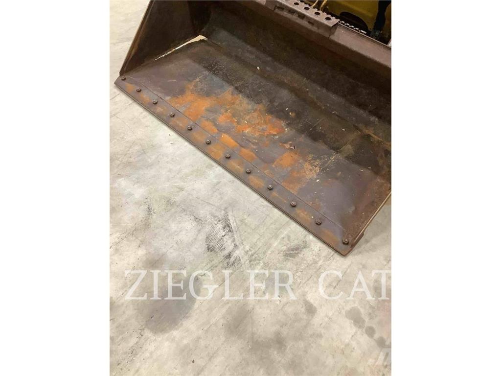 CAT 259D3 Гусеничні вантажники