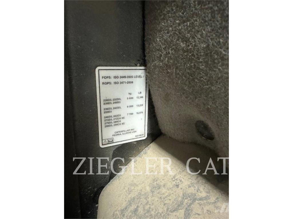 CAT 259D3 Гусеничні вантажники