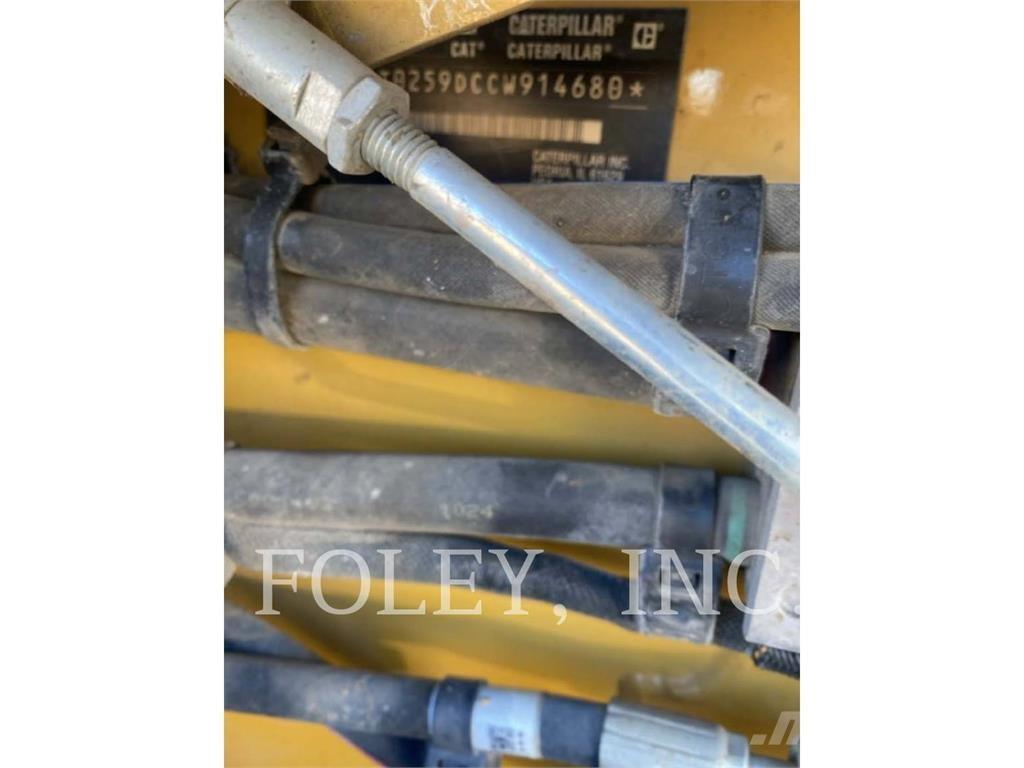 CAT 259D3 Гусеничні вантажники