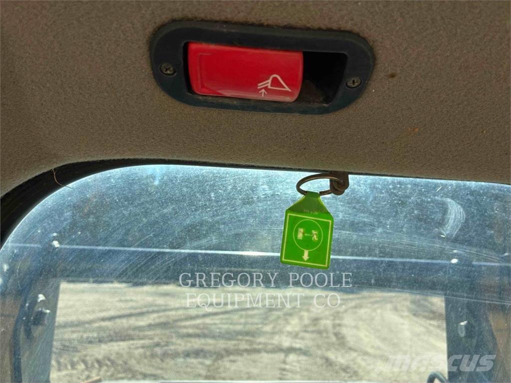 CAT 259D3 Гусеничні вантажники