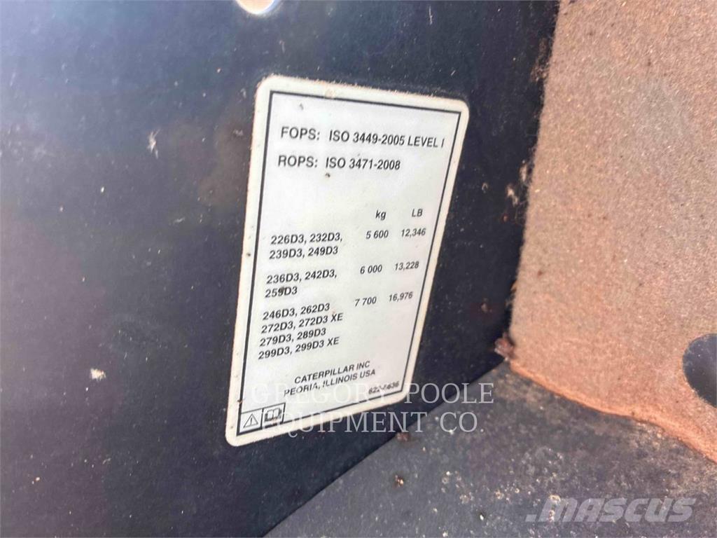 CAT 259D3 Гусеничні вантажники