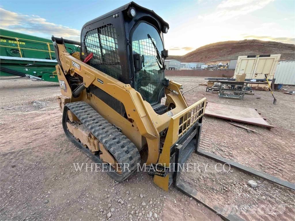 CAT 259D3 C3H2 Гусеничні вантажники