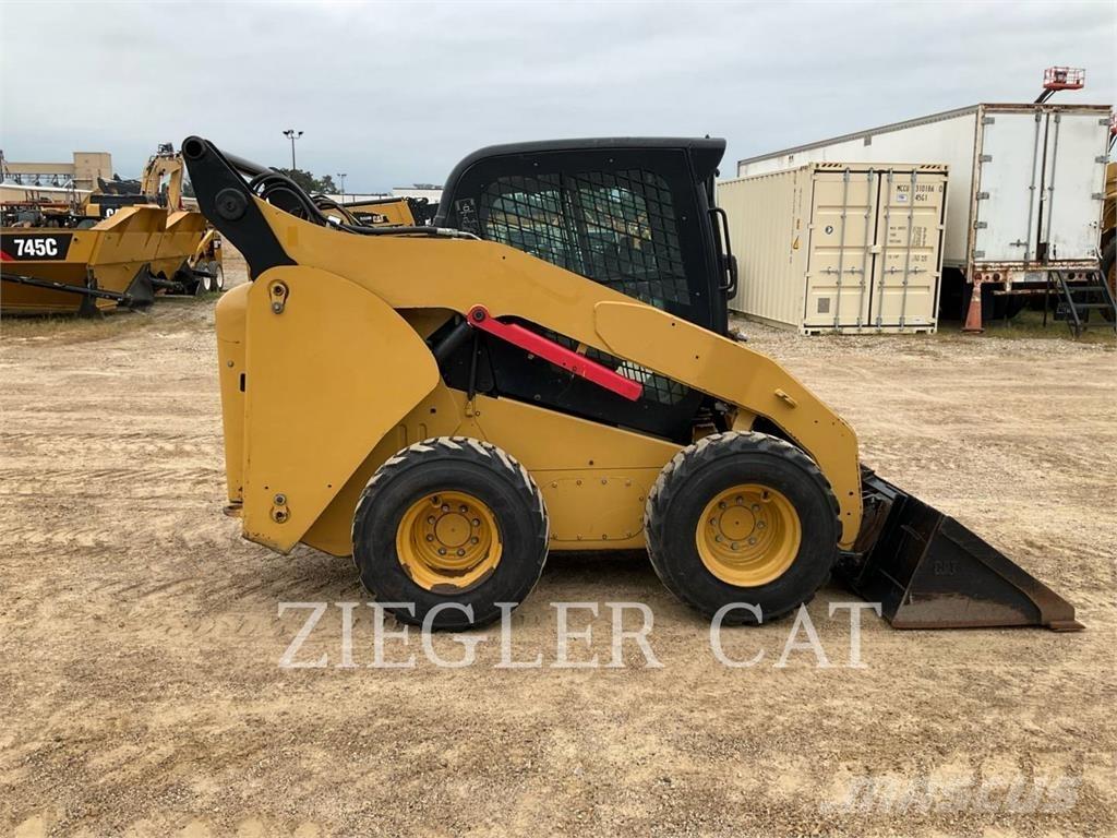 CAT 262C Міні-навантажувачі