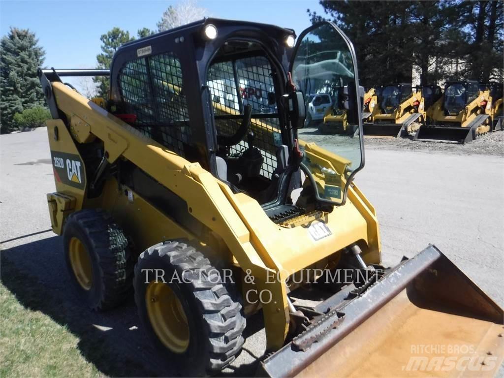 CAT 262D Міні-навантажувачі