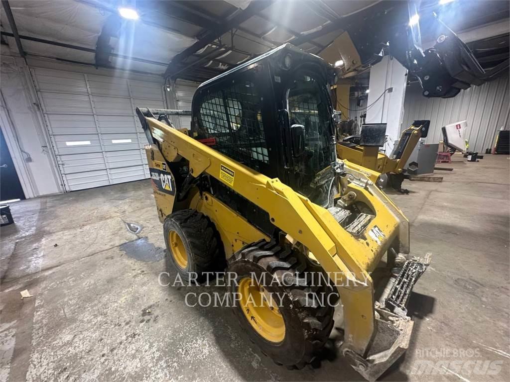 CAT 262D Міні-навантажувачі