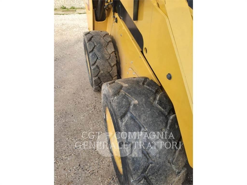 CAT 262D3 Міні-навантажувачі