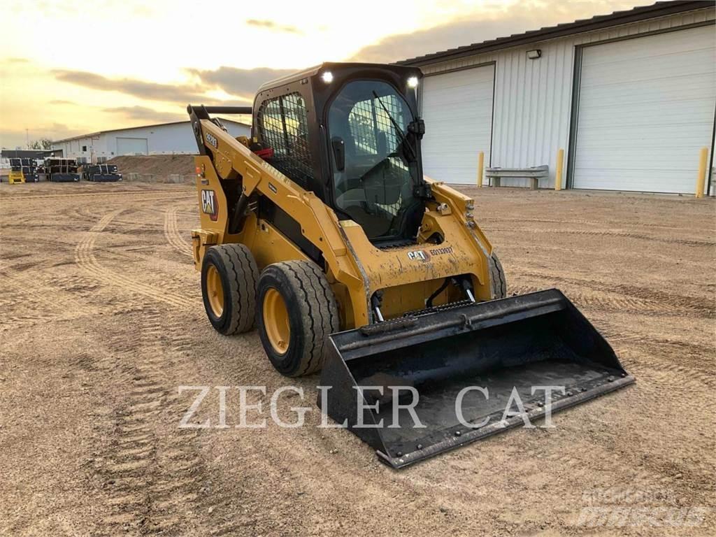 CAT 262D3 Міні-навантажувачі