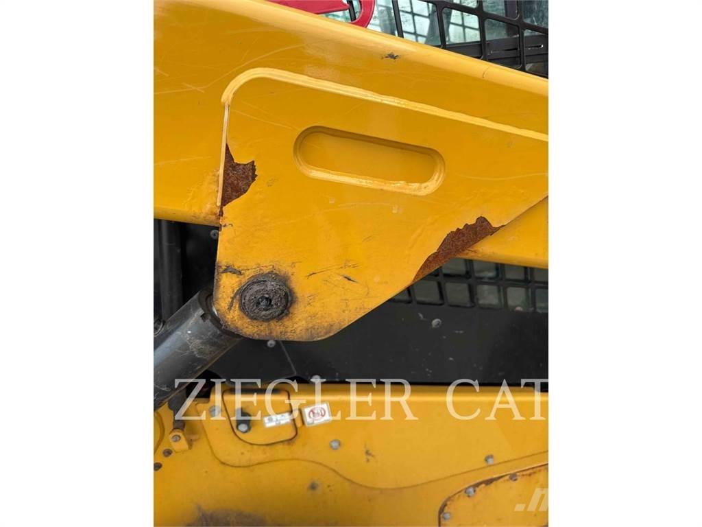 CAT 262D3 Міні-навантажувачі
