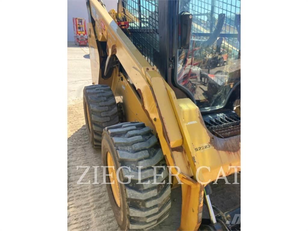 CAT 262D3 Міні-навантажувачі