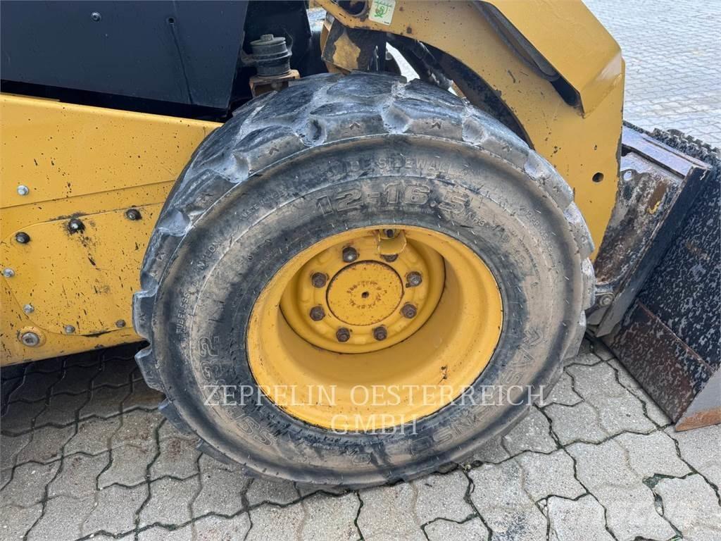 CAT 262D3 Міні-навантажувачі