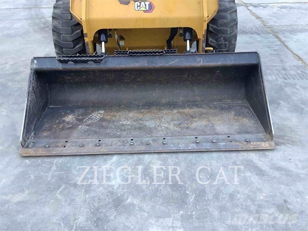 CAT 262D3 Міні-навантажувачі