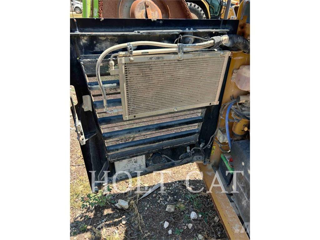 CAT 262D3 Міні-навантажувачі