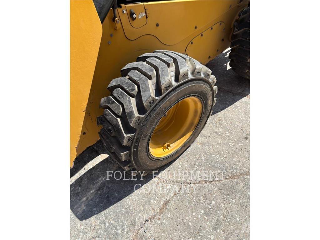 CAT 262D3STD2C Міні-навантажувачі