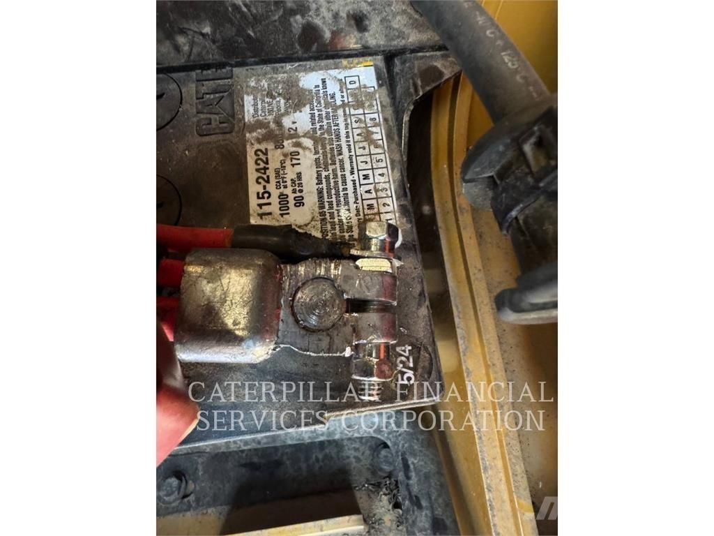 CAT 265-05 Гусеничні вантажники
