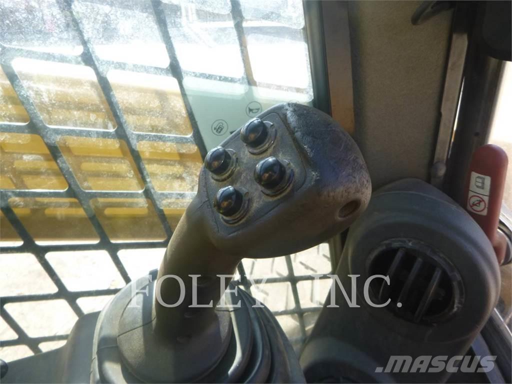 CAT 272D Міні-навантажувачі