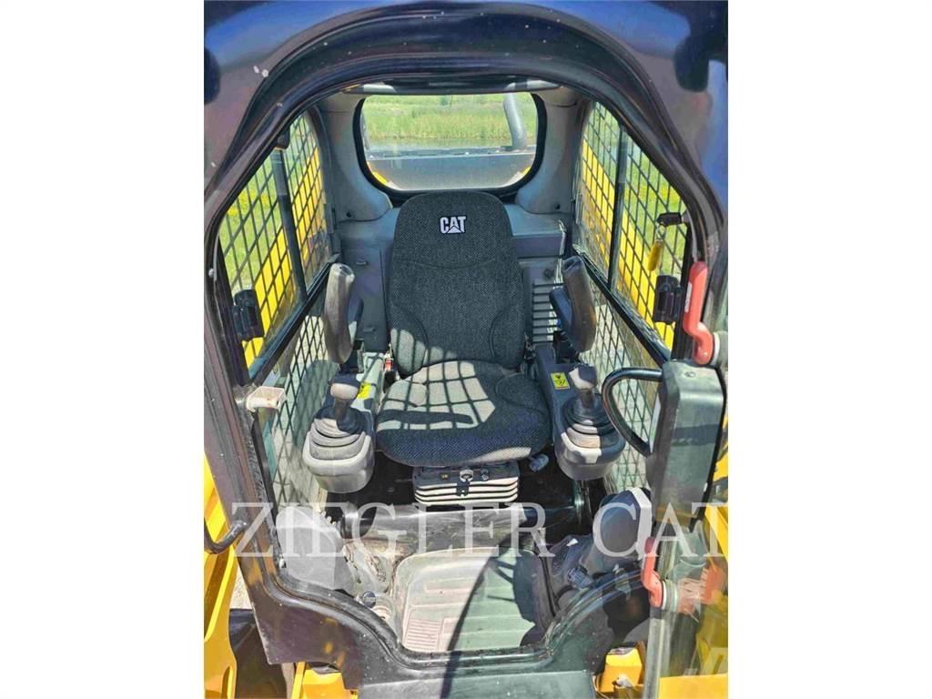 CAT 272D2 Міні-навантажувачі
