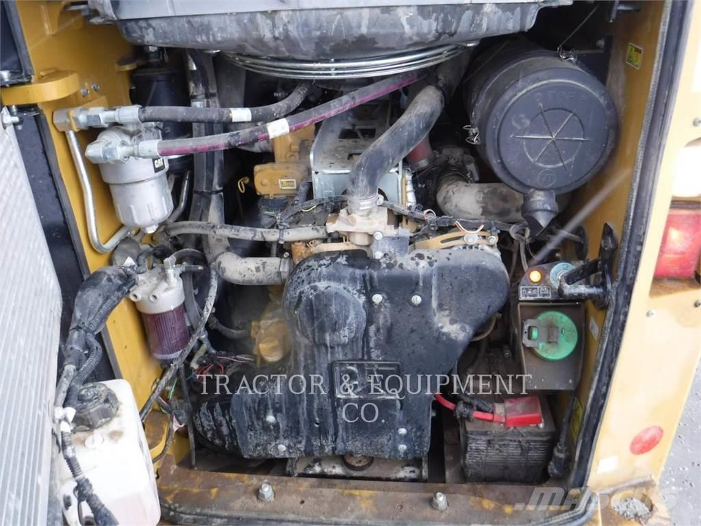 CAT 272D2 H2CB Міні-навантажувачі