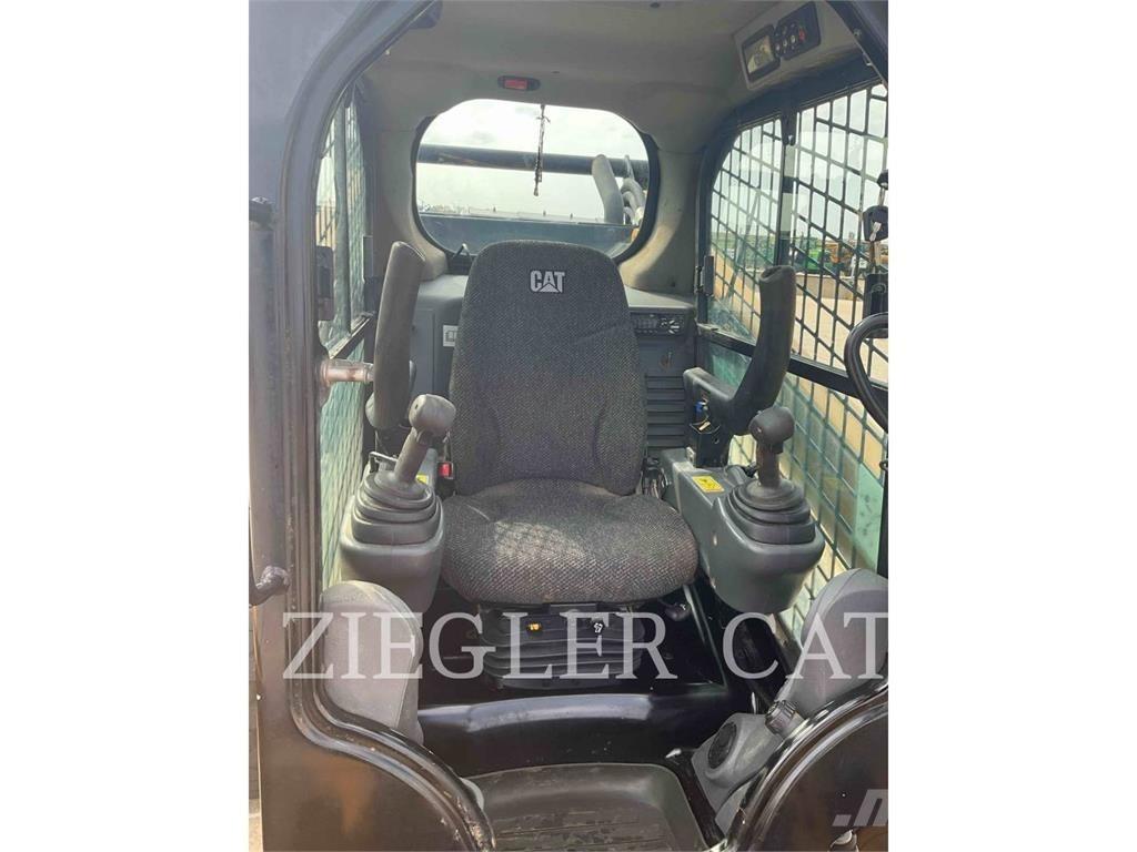 CAT 272D2XHP Міні-навантажувачі
