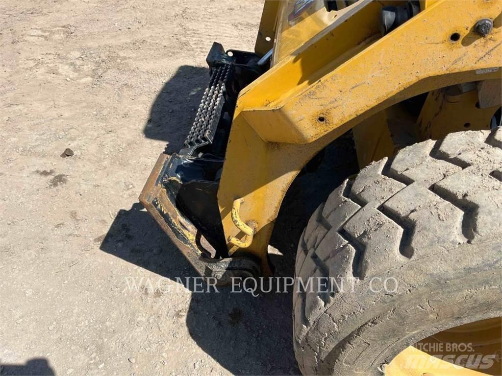 CAT 272D3 Міні-навантажувачі