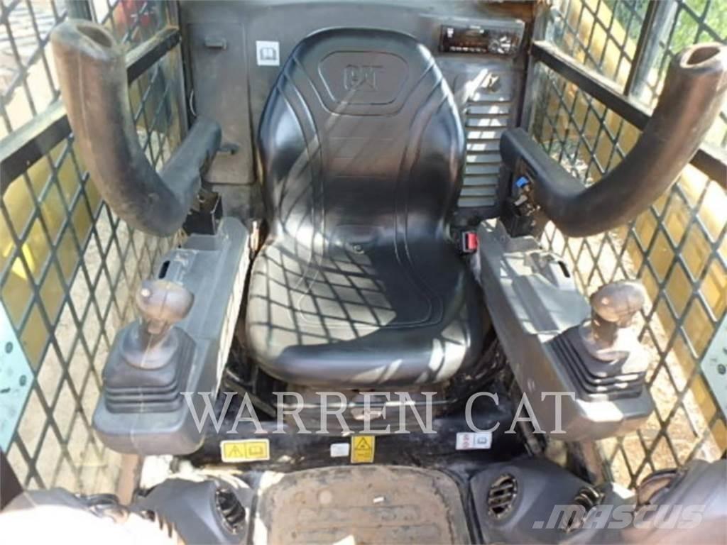 CAT 272D3 C3H1 Міні-навантажувачі