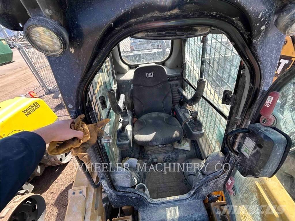 CAT 272D3 C3H2 Міні-навантажувачі