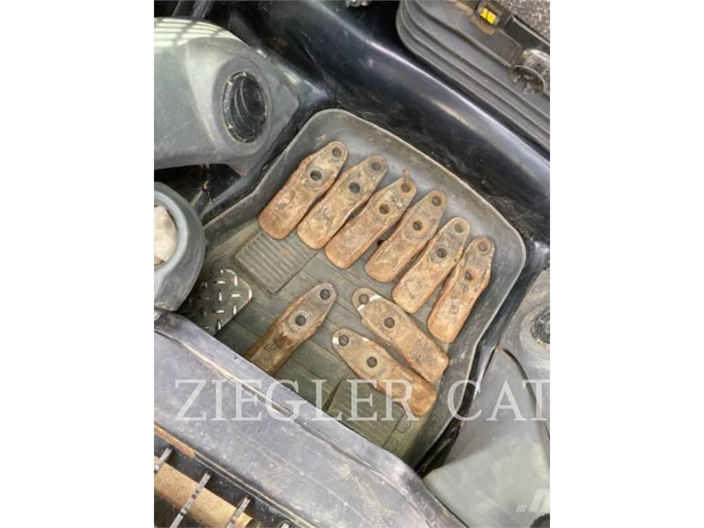CAT 277D Гусеничні вантажники