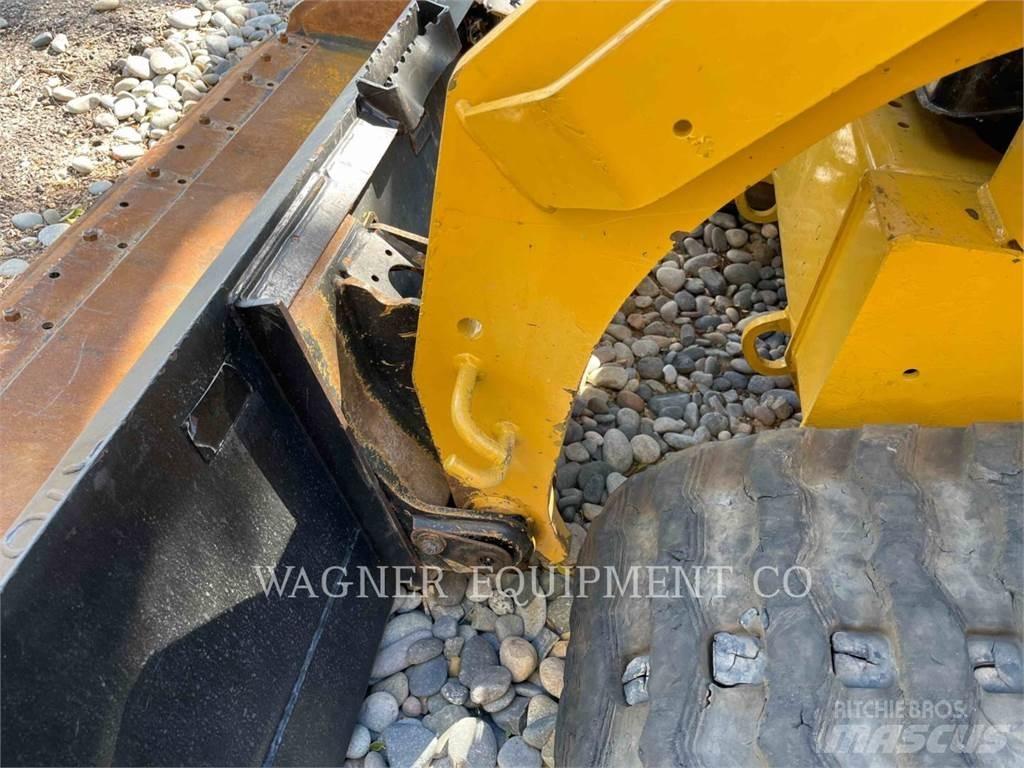 CAT 279D Гусеничні вантажники