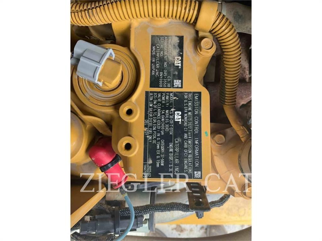 CAT 279D3 Гусеничні вантажники