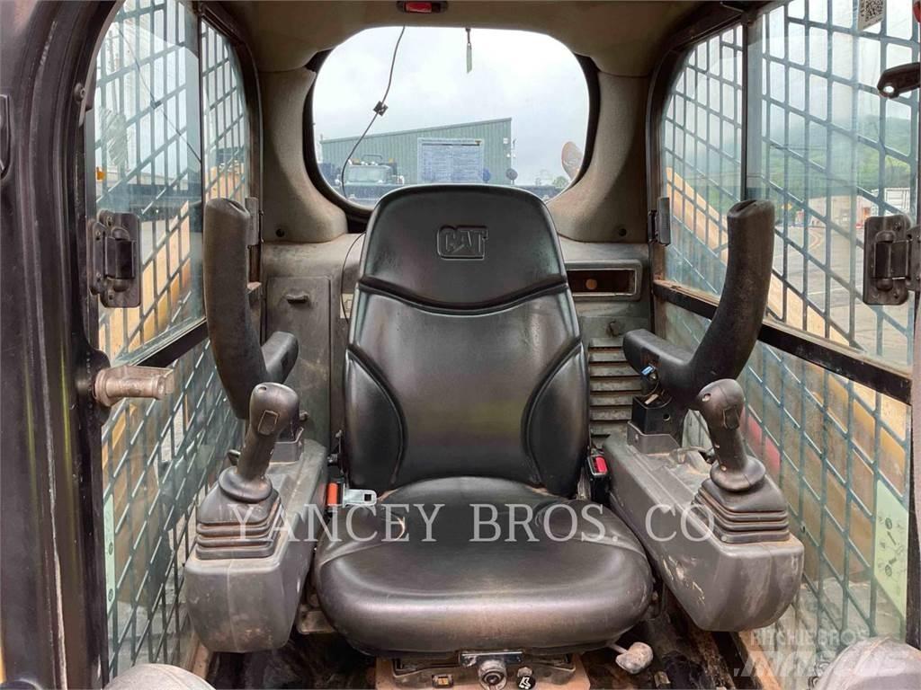 CAT 279D3 Гусеничні вантажники