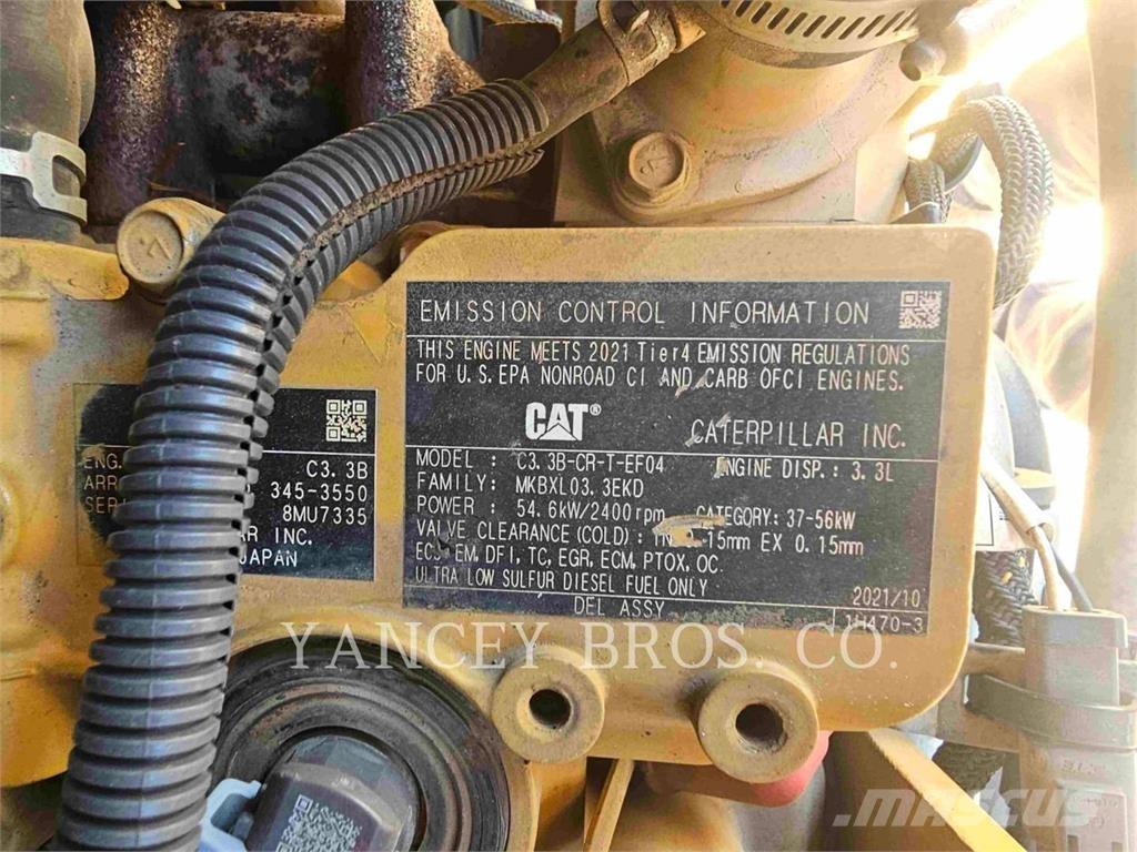 CAT 279D3 Гусеничні вантажники