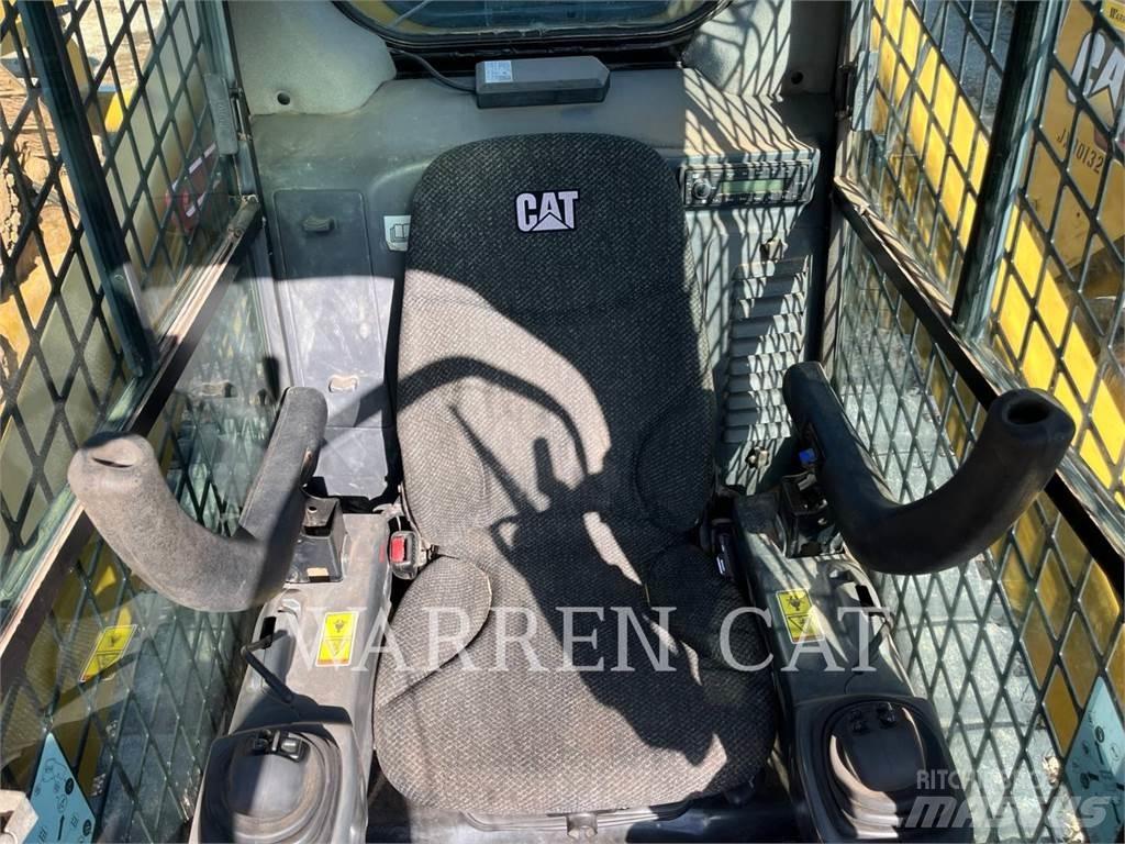 CAT 299D2 Гусеничні вантажники