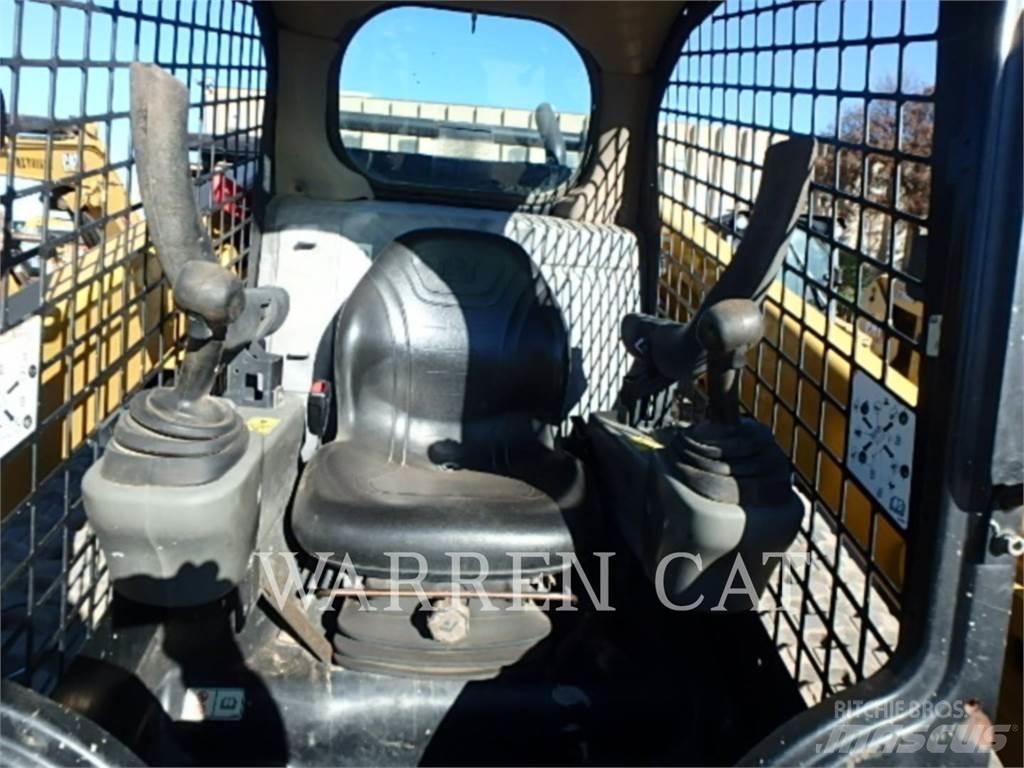 CAT 299D2 Гусеничні вантажники
