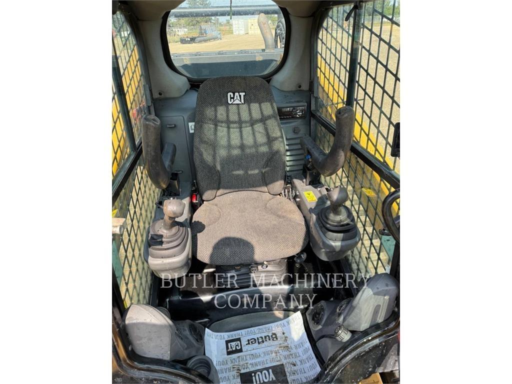 CAT 299D2 C3H3 Гусеничні вантажники